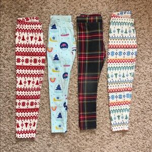 Size 4-5/5t girls bundle of 4 pairs of Christmas leggings.